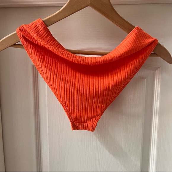 Orange bikini with underwire top, matching bottoms with size large - Picture 9 of 15